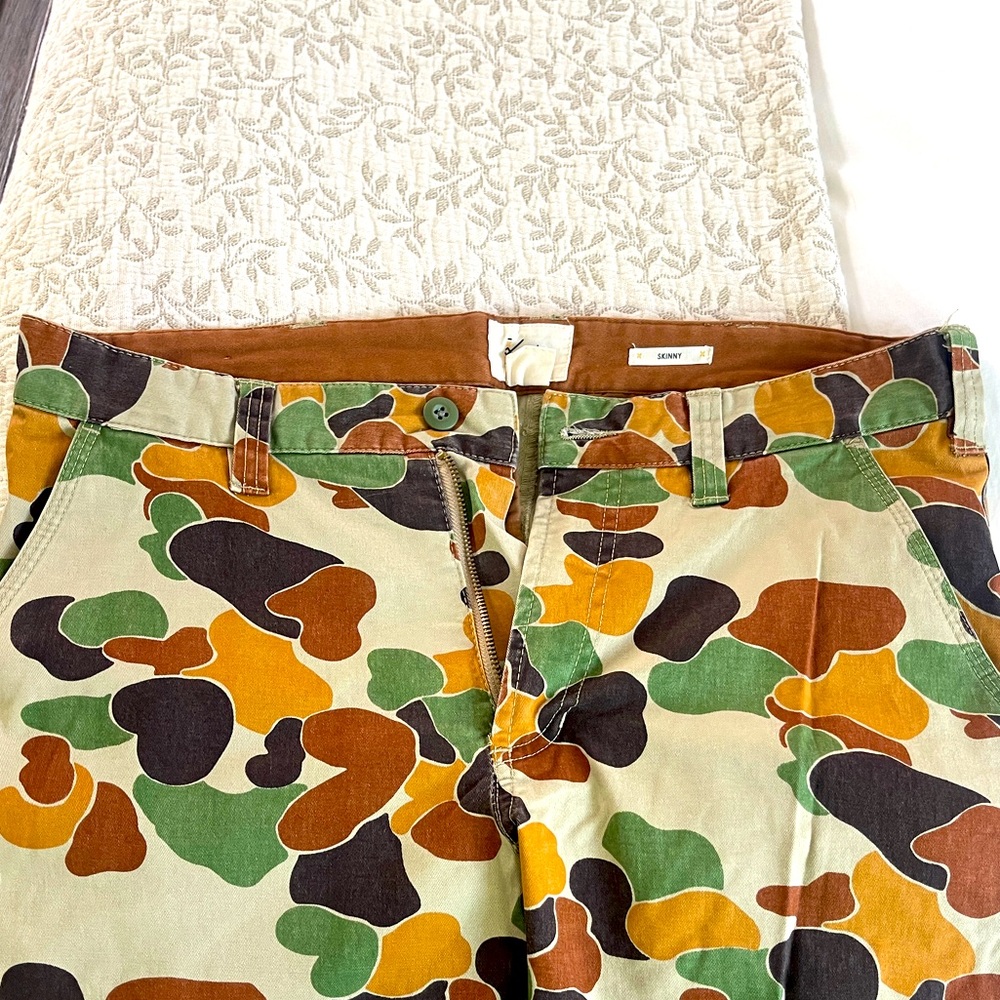 Koto Skinny camo pants. Never worn. 34/32
